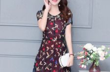 碎花连衣裙,碎花连衣裙的多样魅力与穿搭指南”