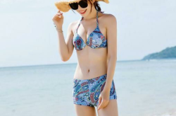 比基尼游泳衣女士在河边,比基尼泳衣女士展现夏日魅力